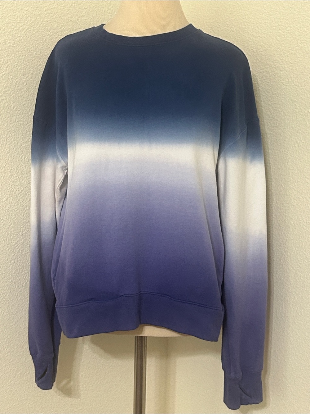 All in Motion Ladies Ombre Rare Crewneck Sweatshirt w Pockets Blue White Purple